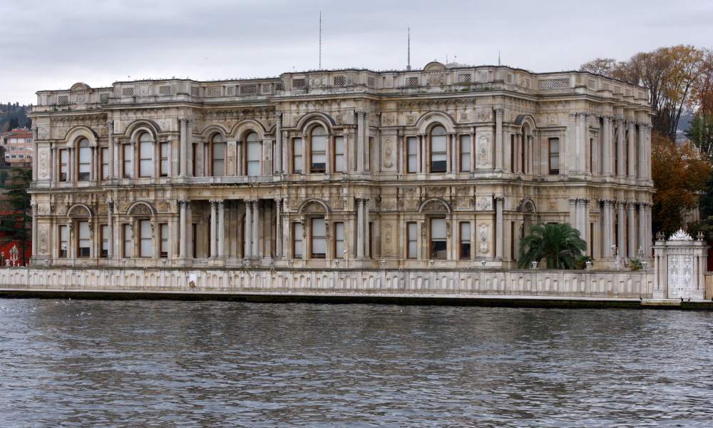 https://altinkurtturizm.com/wp-content/uploads/2024/04/Istanbul_Beylerbeyi_Palace_IMG_7663_1805-1.jpg