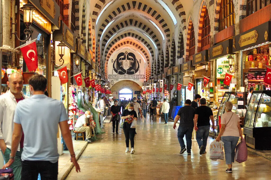 https://altinkurtturizm.com/wp-content/uploads/2024/04/Spice-Bazaar-Shopping-Istanbul.webp