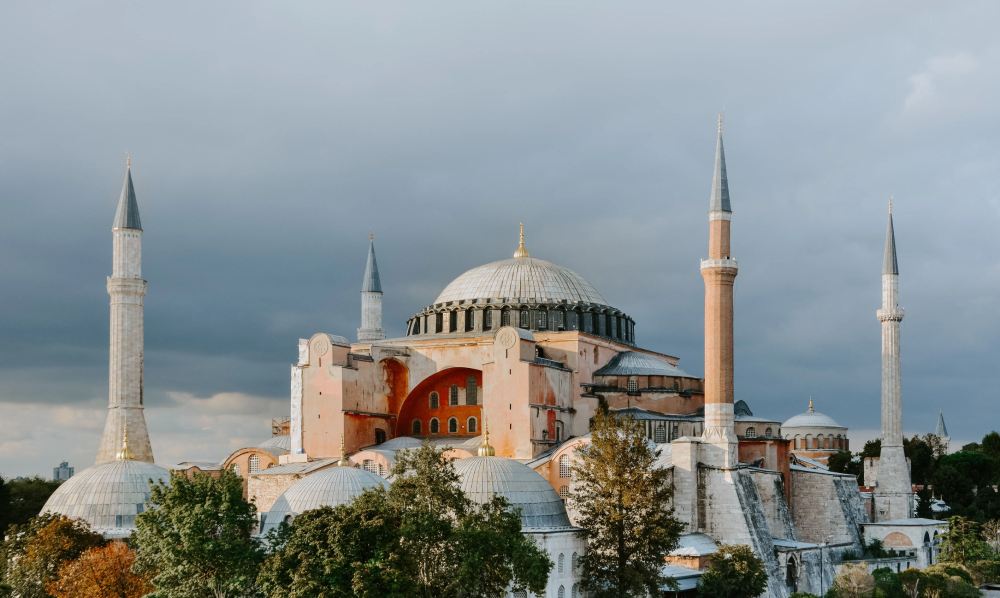 https://altinkurtturizm.com/wp-content/uploads/2024/04/fp5aju660muob40gkxktwi8x5xvc_Hagia_Sophia_bacfd82a64-1.jpg